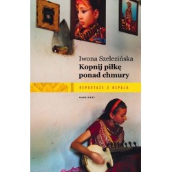 Kopnij piłkę ponad chmury....