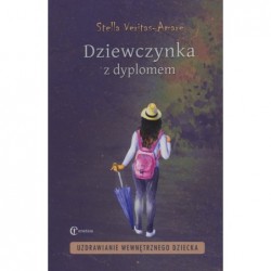 Dziewczynka z dyplomem....